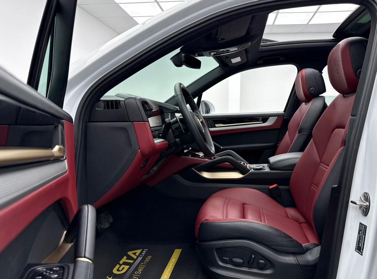 بورش كايان Base 2025 Porsche Cayenne, 2027 Porsche Warranty, Full Porsche Service History, Very Low Km, GCC