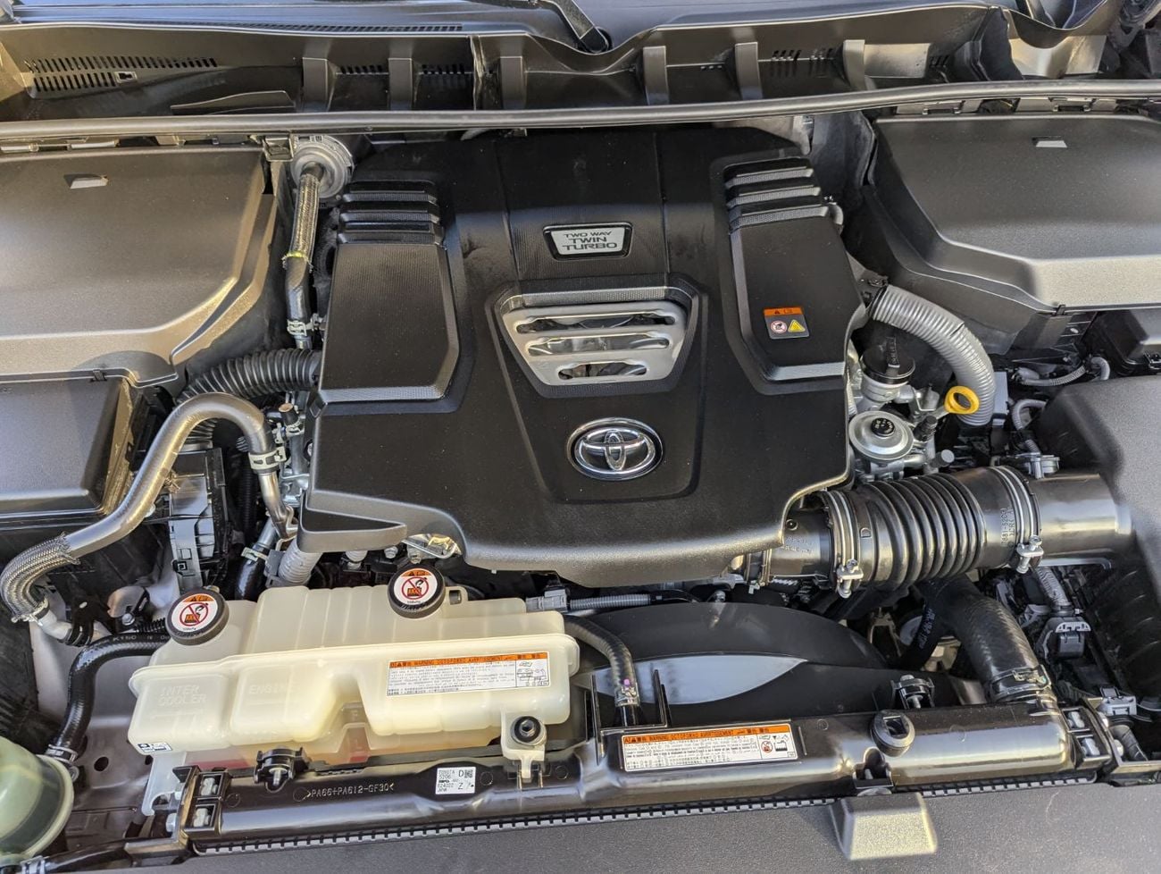 Toyota Land Cruiser GXR Top LHD 2022 MODEL Year 3.3L V6 Diesel Engine Twin turbo colour Brown interior Beige push start