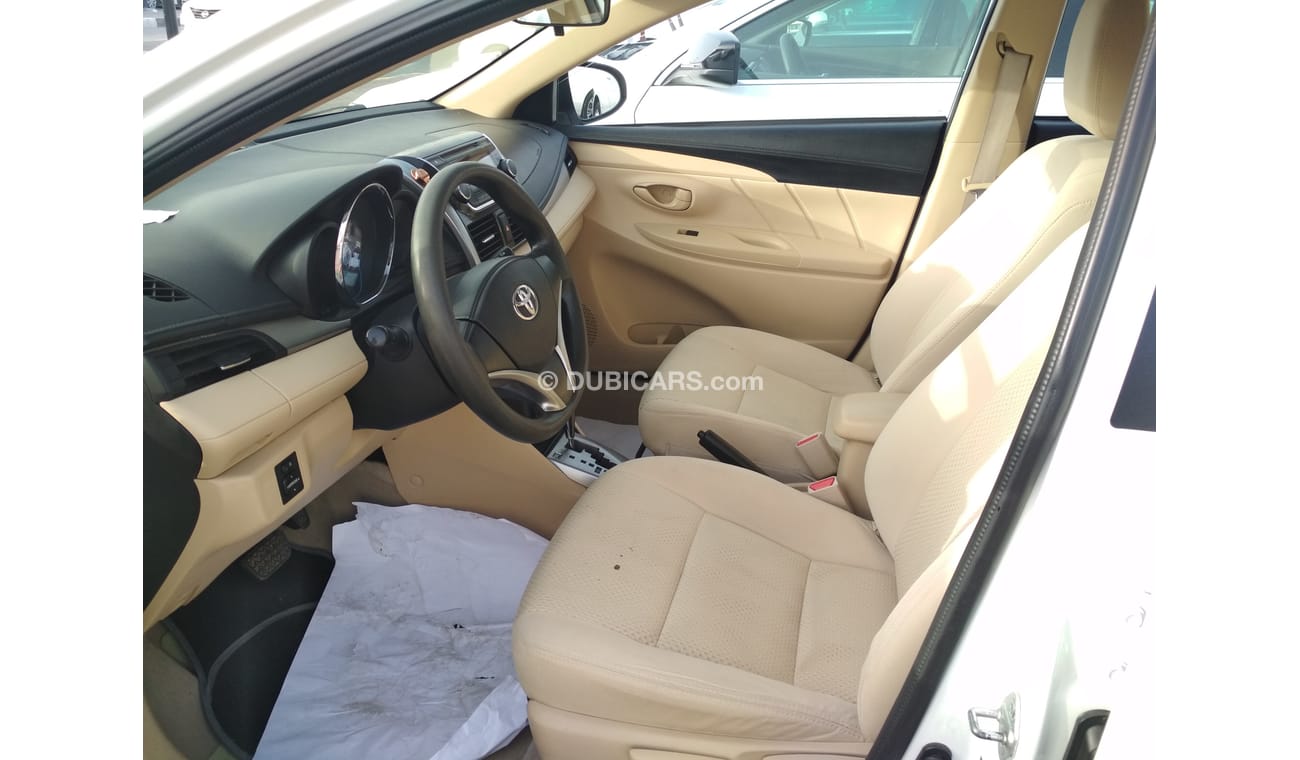 تويوتا يارس 2015 ابيض خليجى حالة ممتازة بدون حوادث بدون صبغ ماشية قليل