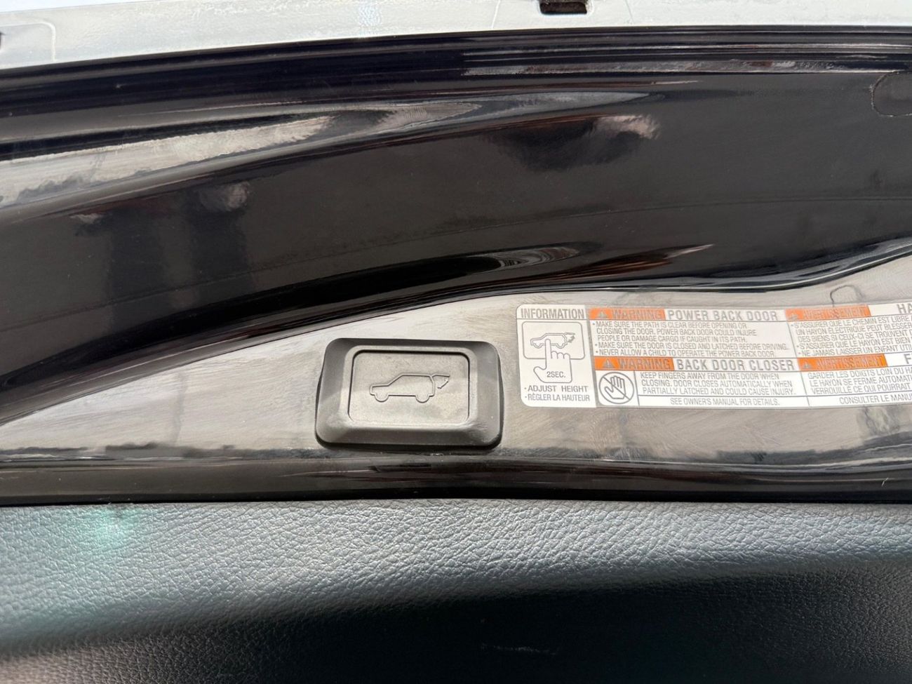 تويوتا راف ٤ XLE, leather seats, sunroof ,push start