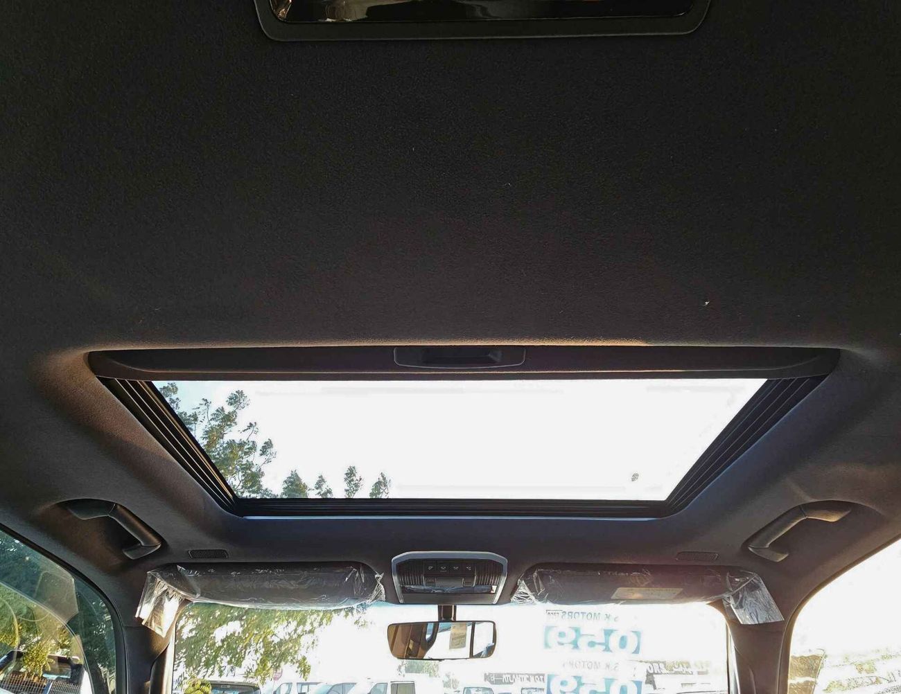 تويوتا لاند كروزر VX / LC300 VX / 4.0L PETROL / BIG DVD / JBL SPEAKERS / SUNROOF / FULL OPTION (CODE# VX)