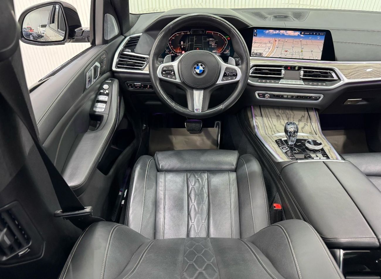 بي أم دبليو X7 50i 4.4L 2019 BMW X7 xDrive50i M-Sport, Warranty, Full BMW Service History, Fully Loaded, 7 Seater,