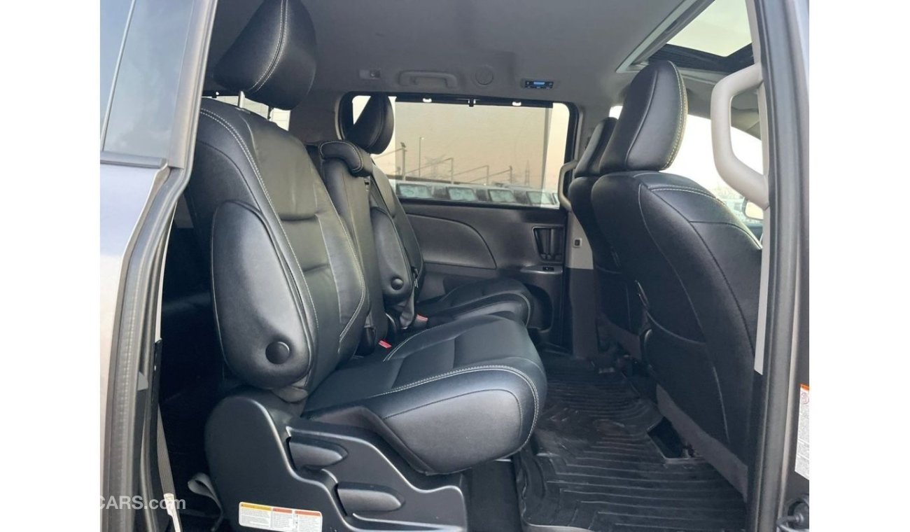 Toyota Sienna “Offer”2019 Toyota Sienna SE Special Edition - Full Option Automatic - 7 Seater - 3 Keys - UAE PASS