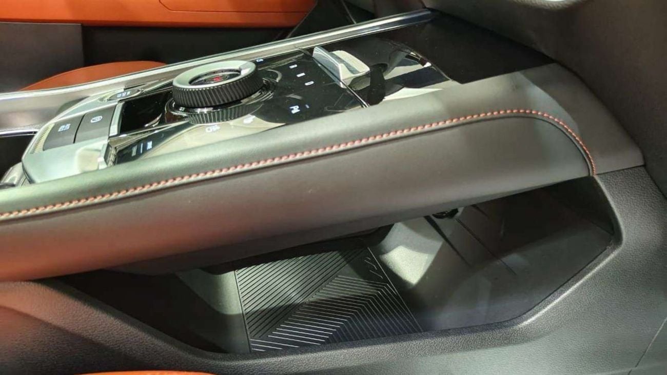 كيا سبورتيج SX 2.0L MPFI | Petrol | Automatic | All Wheel Drive | 5 Seats | 5 Doors