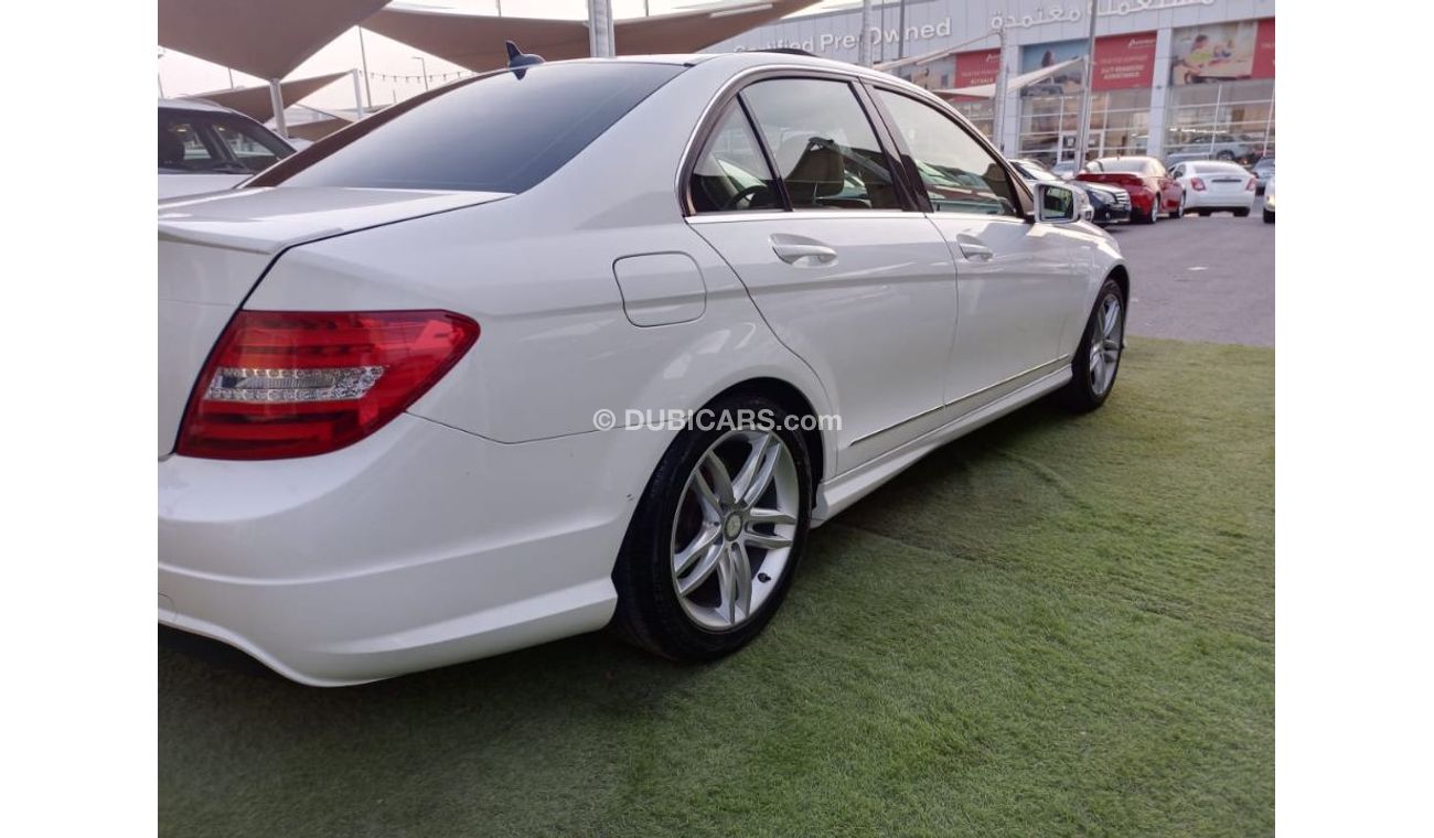 Mercedes-Benz C 250 MERCEDES C250 WHITE COULOUR SUNROOF LEATHER SEATS VERY GOOD CONDTION