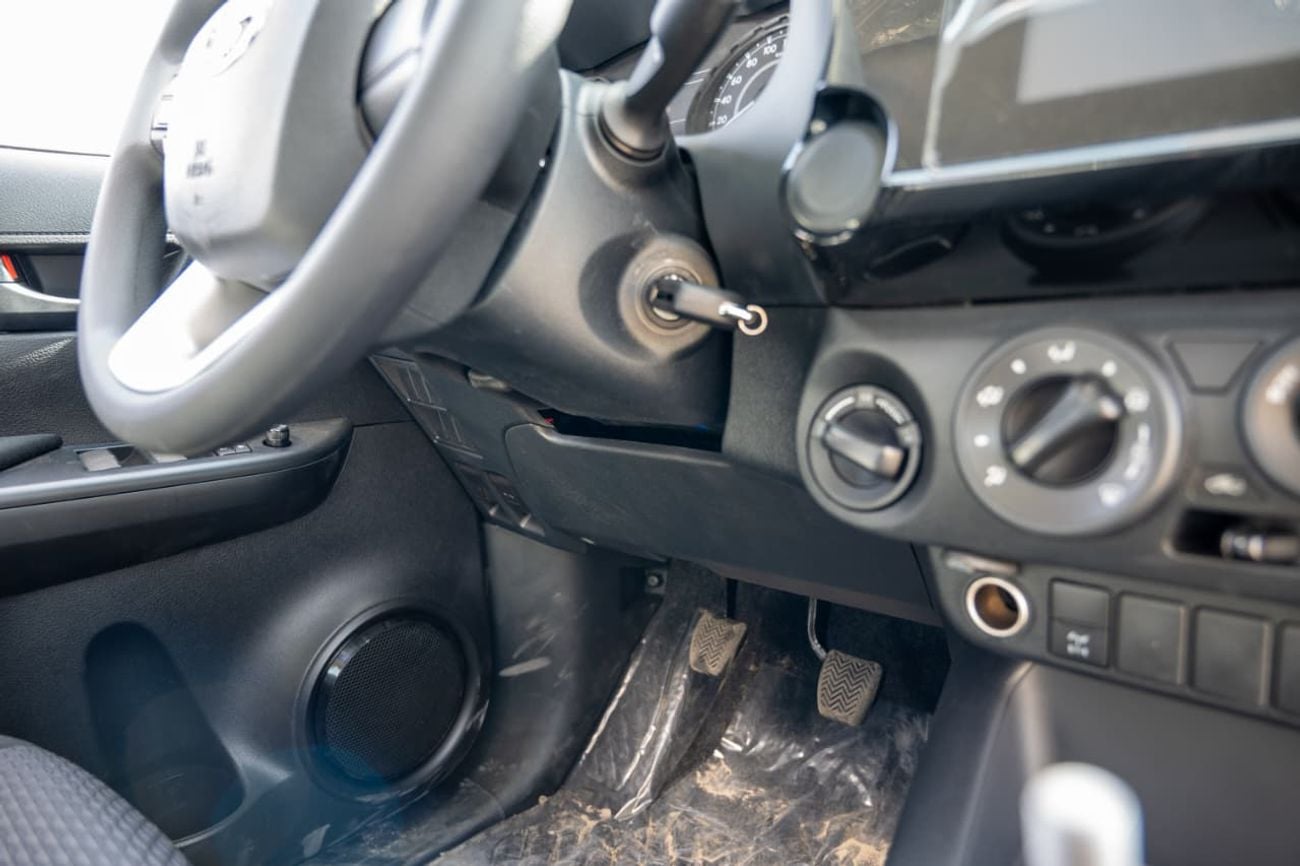 تويوتا هيلوكس 2.4GD | Manual | Diesel | Pickup Truck | Four Wheel Drive | 5 Seats | 4 Door