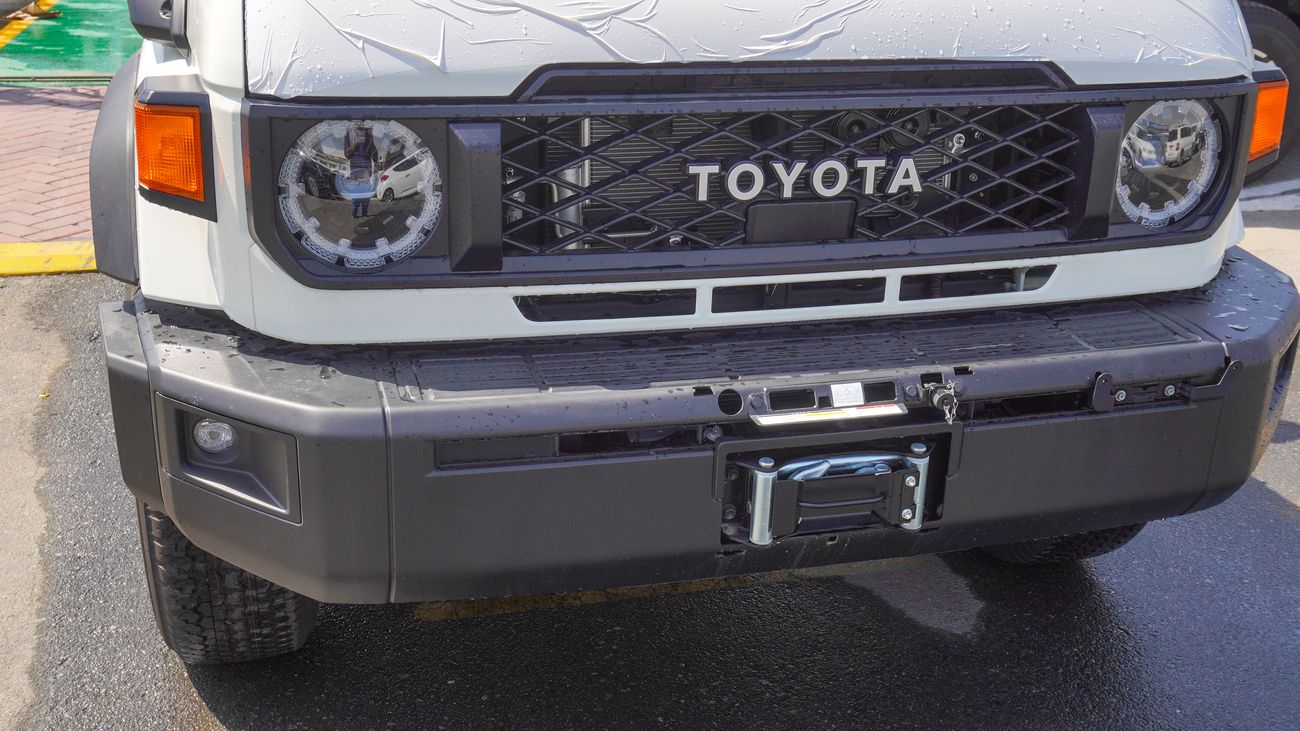 Toyota Land Cruiser 70 2.8L DIESEL Oman Specs