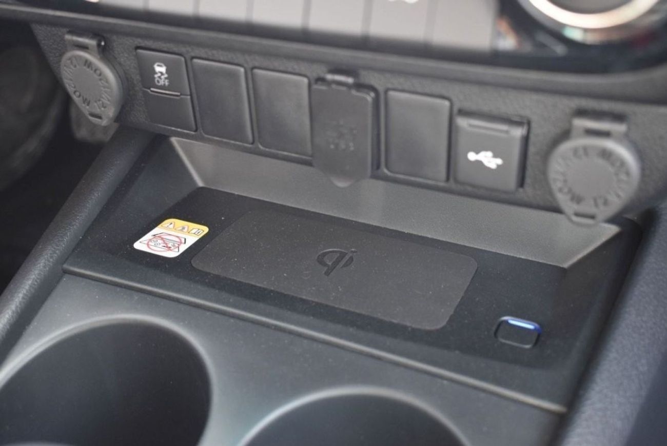 Toyota Hilux TOYOTA HILUX SR5  4X4 2.7L AT, AUTO AC, DISPLAY & RR