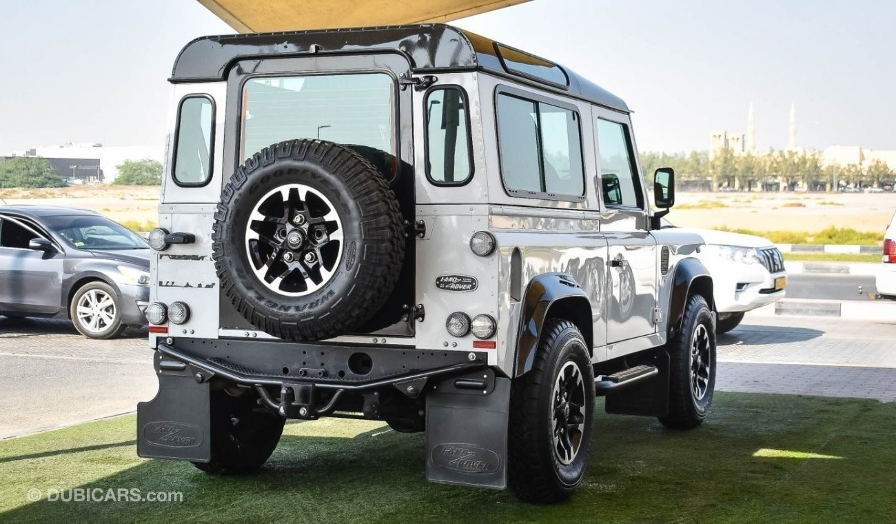 Land Rover Defender