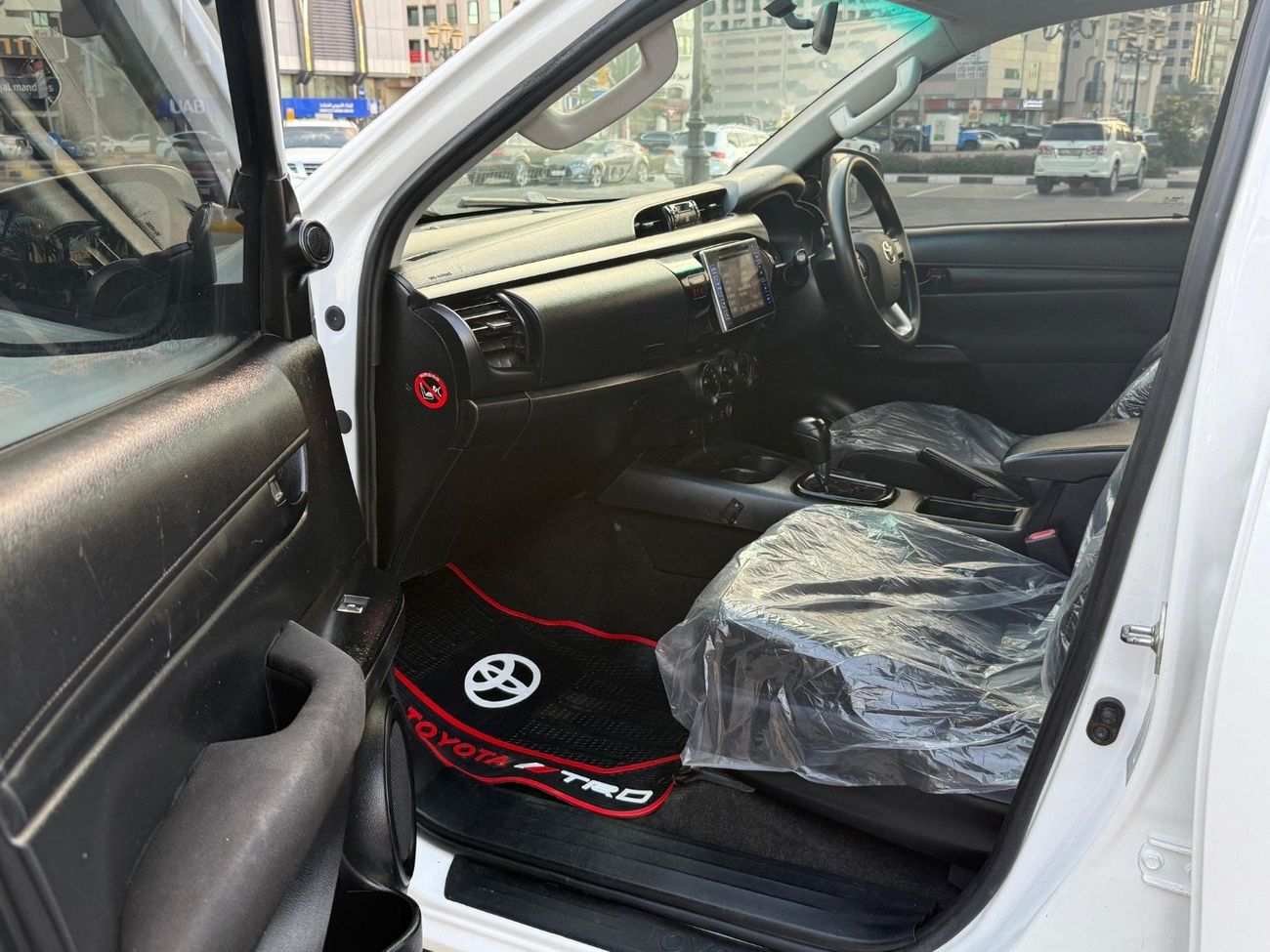 تويوتا هيلوكس SR Right Hand Drive