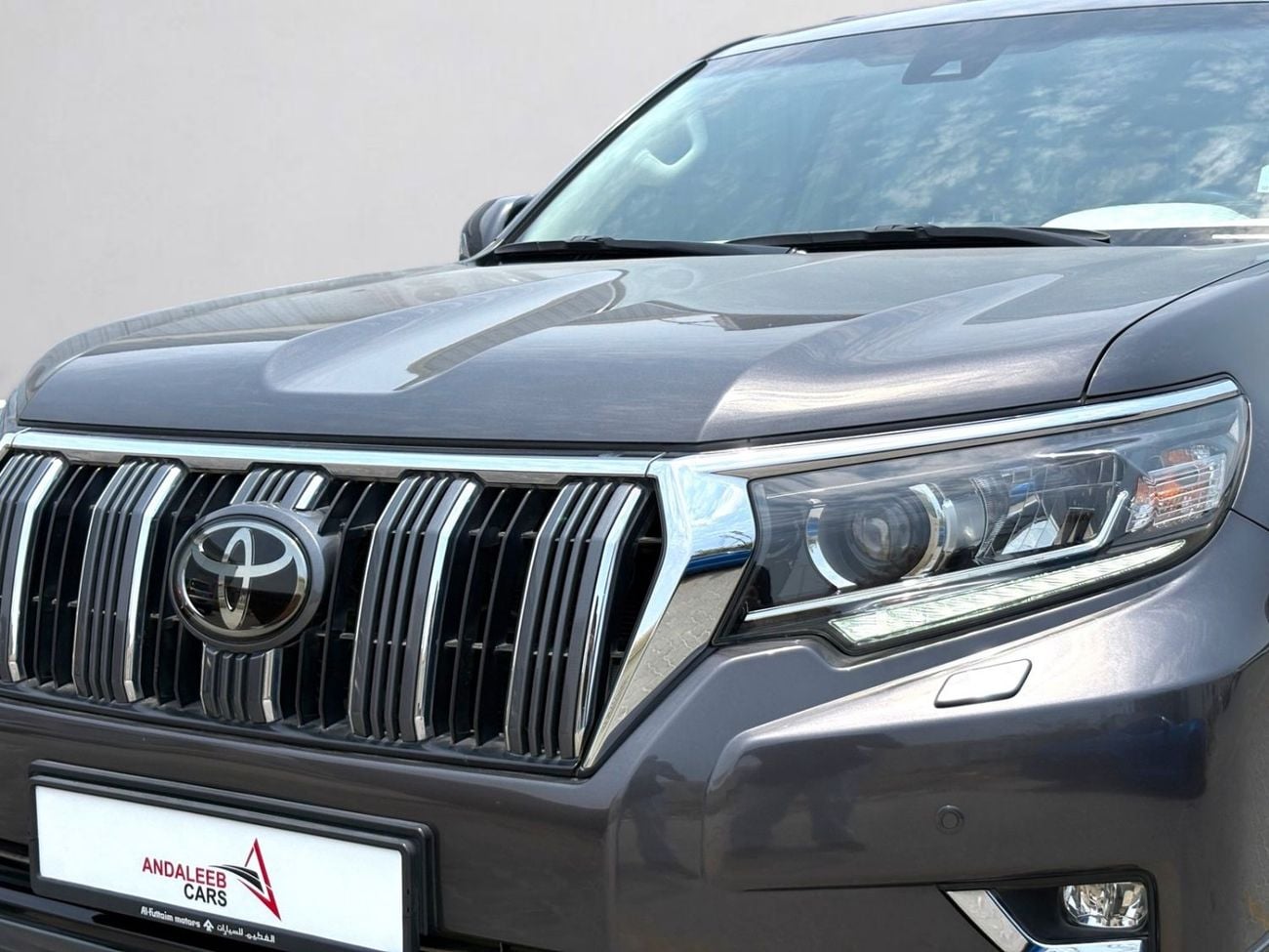 Toyota Prado VXR AED 3,020 P.M | 0% DOWN PAYMENT | TOYOTA PRADO VXR | 4.0L V6 4WD | AGENCY WARRANTY TILL 2028 | 2023