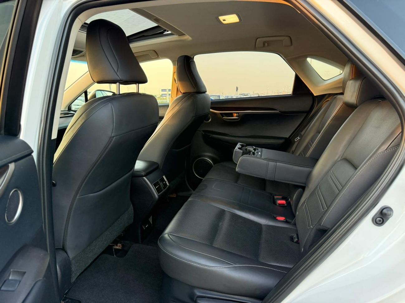 لكزس NX200t LEXUS NX200 TURBO Premier 2.0L FULL OPTION | UAE PASS