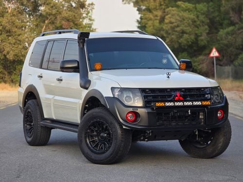 Mitsubishi Pajero GLS HIGHLINE Mitsubishi Pajero 2011 GLS 3.8L | GCC Specs | Excellent Condition | Orginal paint | Acc