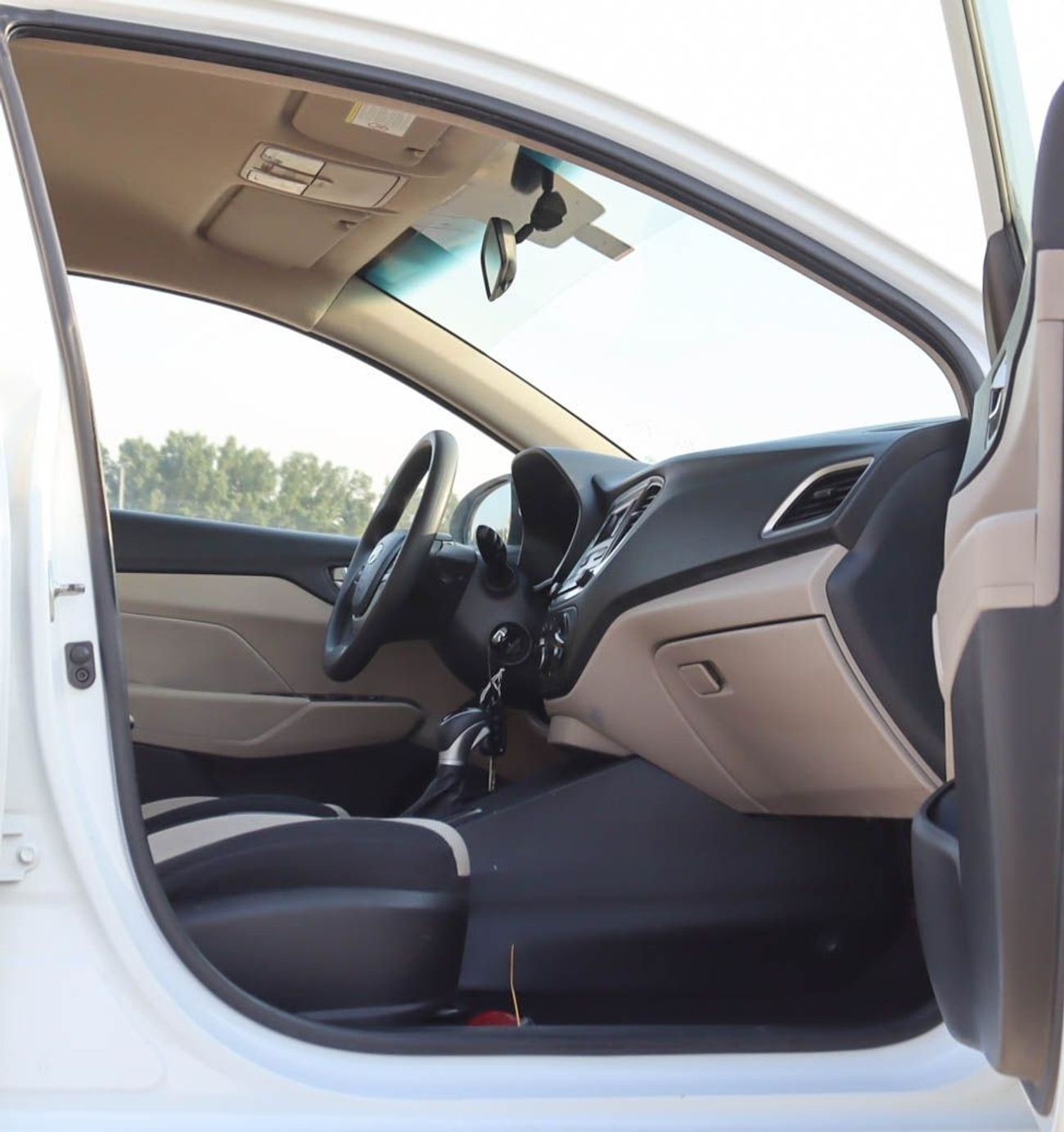 هيونداي أكسنت Base 1.6L (138 HP) hyundai accent  2021 GCC 1.6 L accident-free  in excellent condition 747 P.M