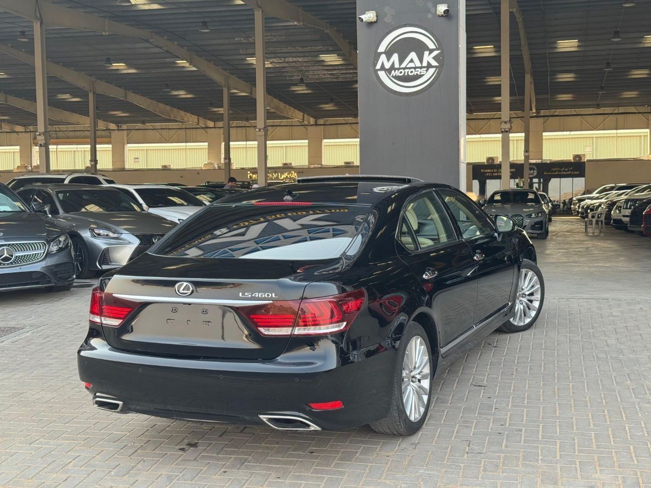 لكزس LS 460 كبيرة / محرك V8 سعة 4.6 لتر / مصابيح زينون ثلاثية / مقاعد تبريد وتدفئة / أبواب ناعمة الإغلاق / بحالة