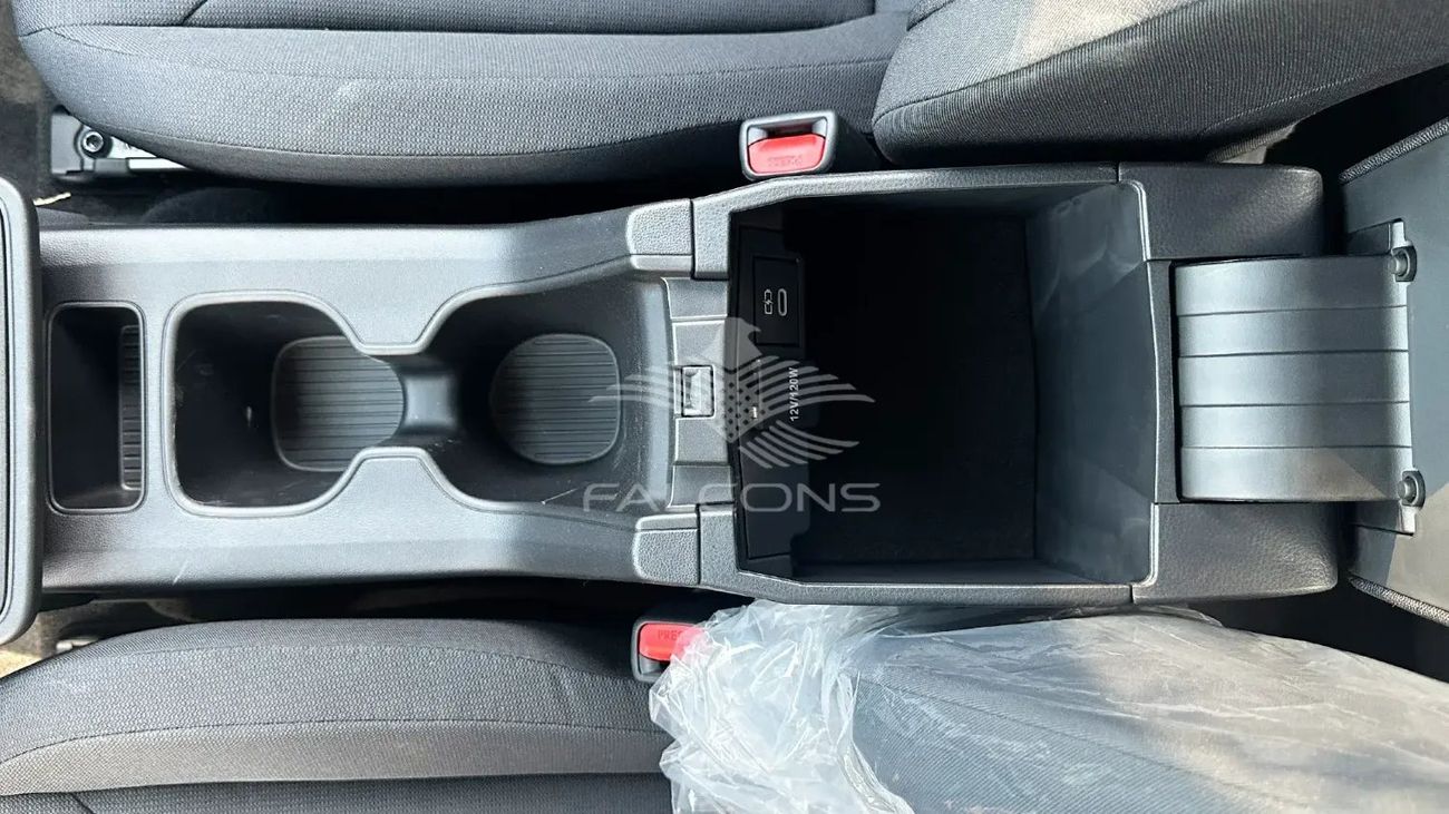 تويوتا كورولا كروس 2.0L Gasoline Pioneer AT