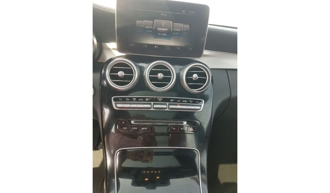 Mercedes-Benz C200 Mercedes Benz C Class made in 2015 for sale Very clean inside and out Walker 117000 k.m AED 95,000 r