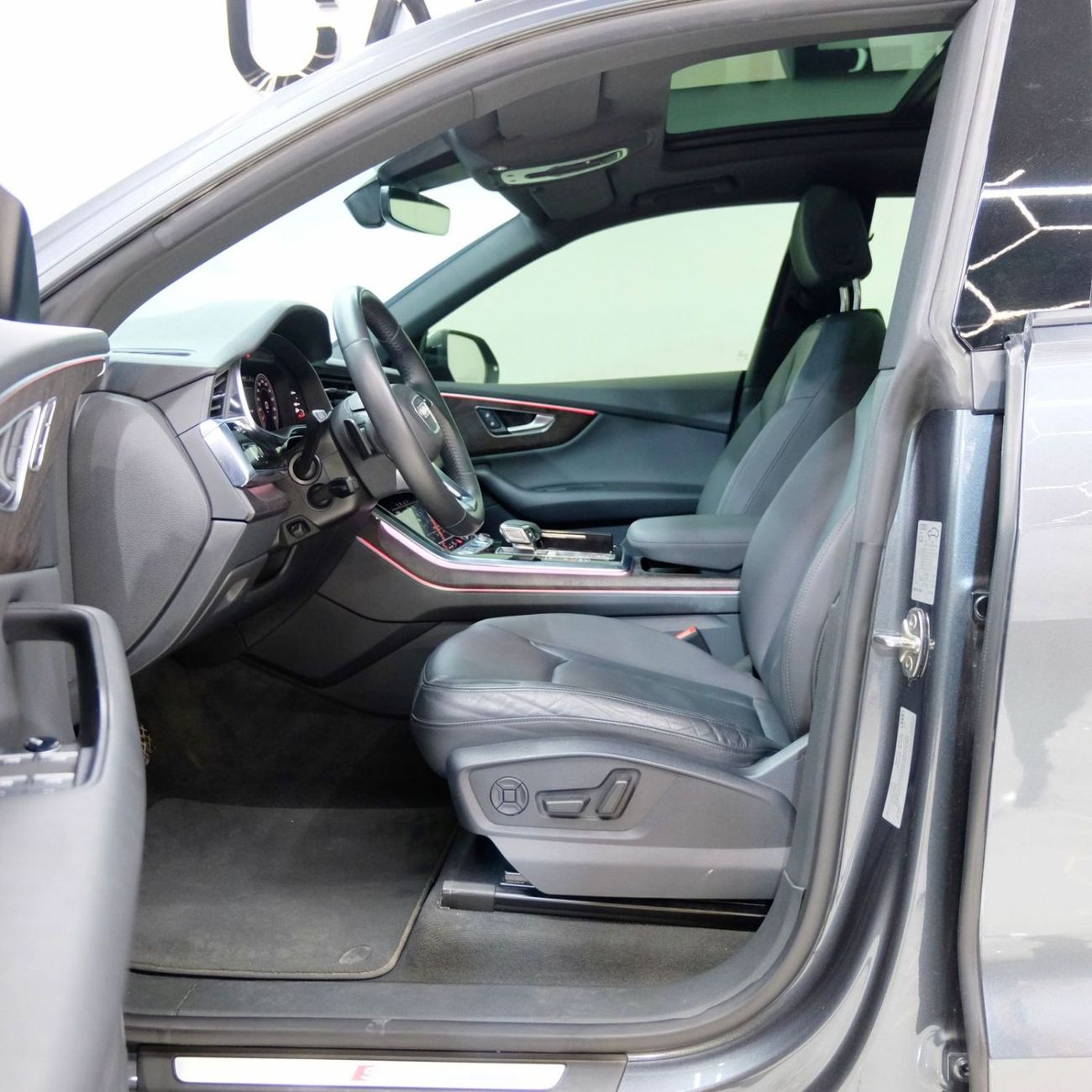 أودي Q8 55 TFSI quattro S-Line 3.0L (340 HP)