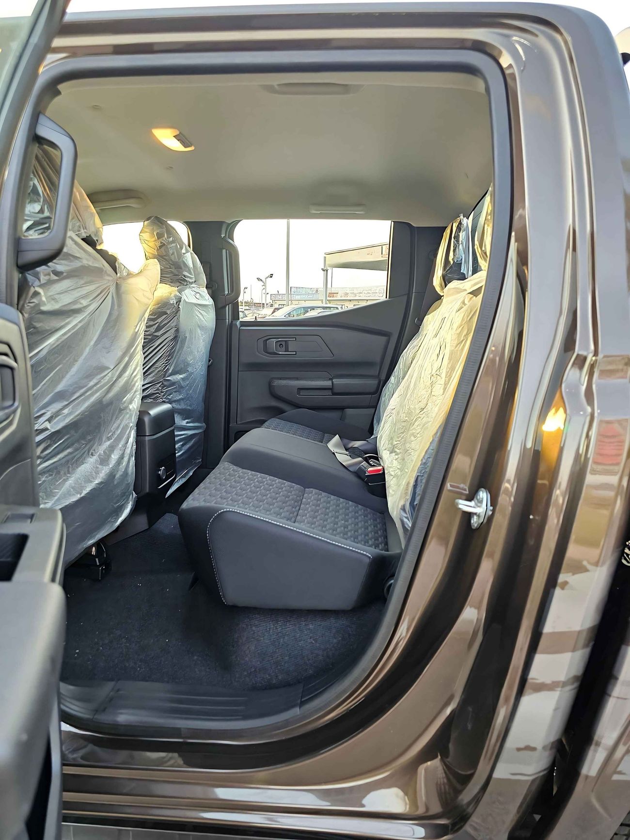 Mitsubishi L200 GLX 2.4L Petrol / M/T / 4WD/ SPECIAL PROMOTION