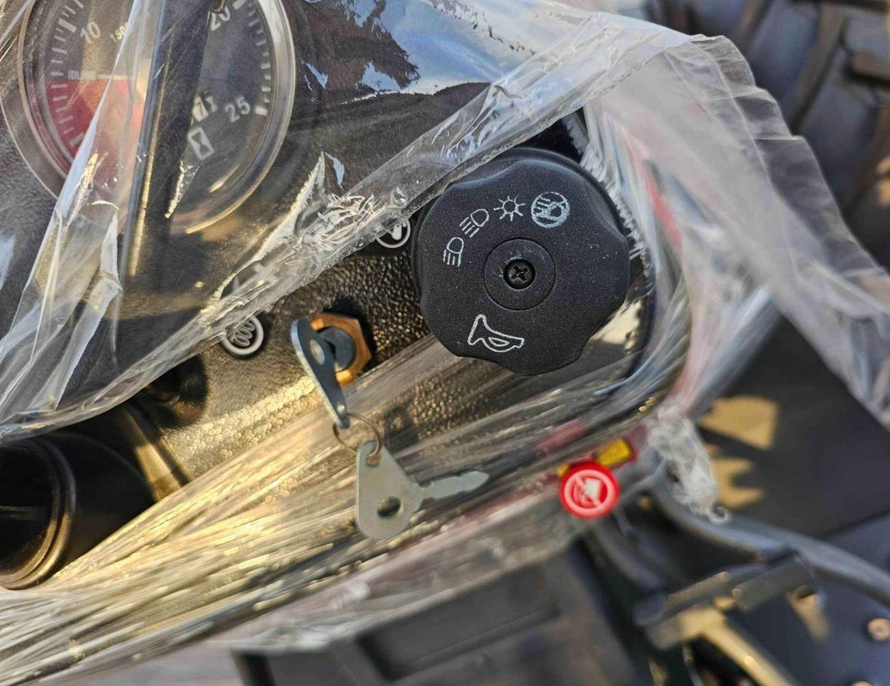 ماسي فيرجوسون 385 TRACTOR / DIESEL / M/T / 4WD / DISC PLOUGH & WITH HARROW (CODE # 69072)