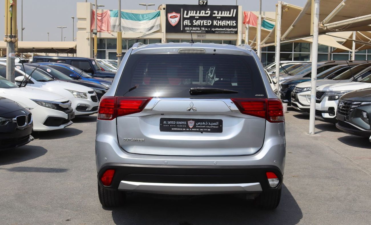 Mitsubishi Outlander GLS 3.0L Mitsubishi Outlander 2016 - in excellent condition- GCC-4WD-130,000 km - Price - 35000 AED