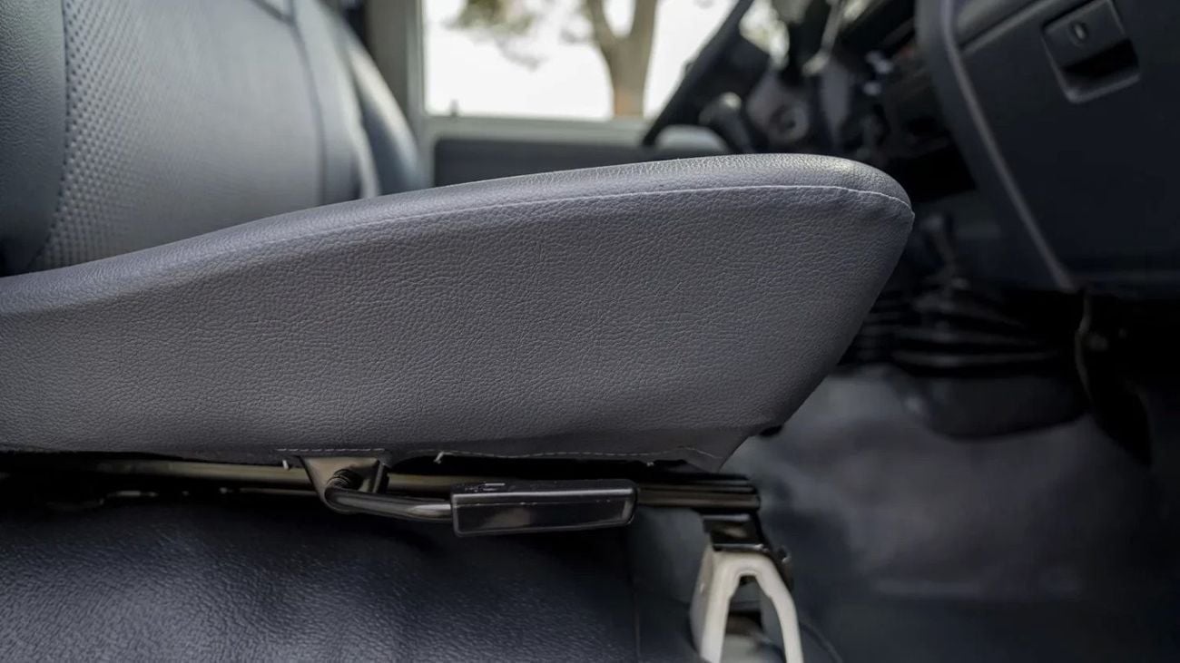 تويوتا لاند كروزر بيك آب Toyota Land Cruiser Pickup LC79 4.2L Diesel 2025