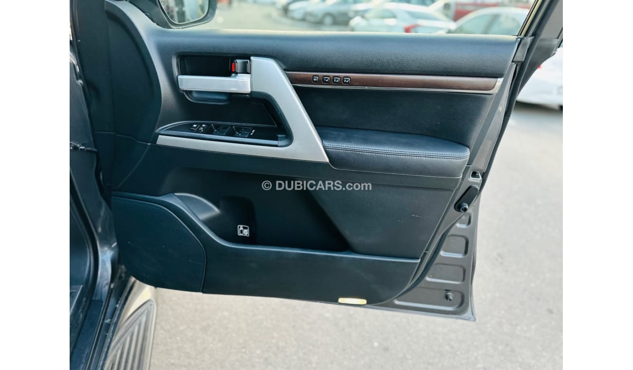 Toyota Land Cruiser Toyota Land Cruiser sahara top of the range