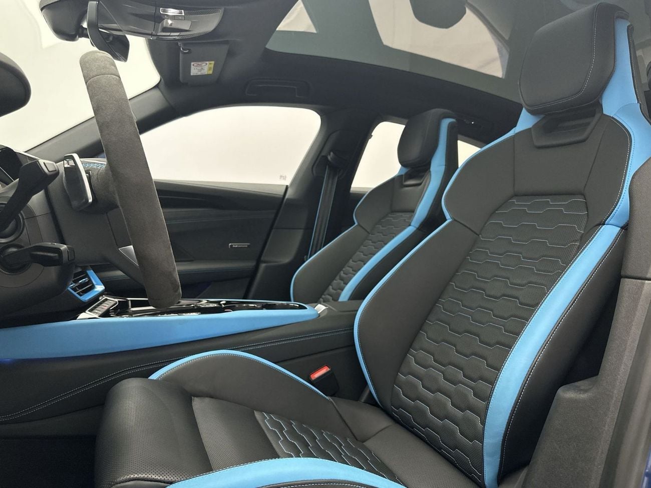 أودي إي ترون جي تي quattro 530hp Exclusive Edition (Ref# 007401)