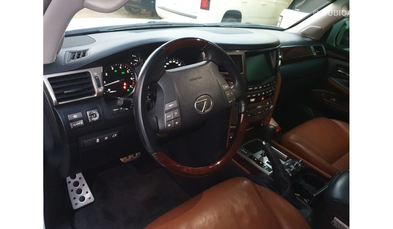 Lexus LX570