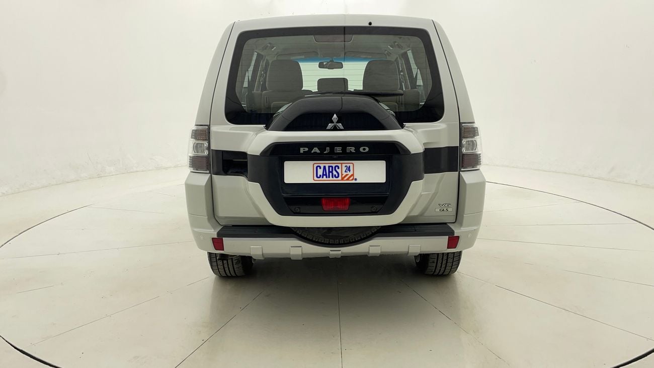 ميتسوبيشي باجيرو GLS LOWLINE 3.5 | بدون دفعة مقدمة | اختبار قيادة مجاني للمنزل