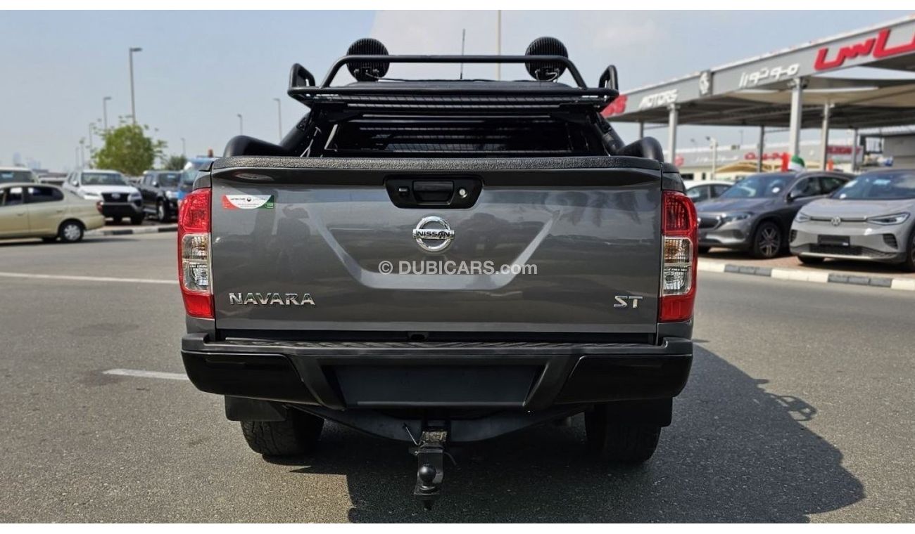 Nissan Navara SPORTS BAR WITH PROJECTED LIGHTS | RIGHT-HAND-DRIVE | TRAILER HITCH