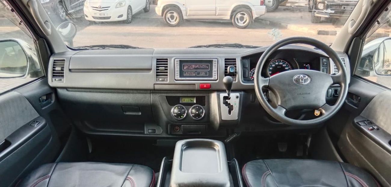 Toyota Hiace TOYOTA HIACE VAN RIGHT HAND DRIVE (PM1403)