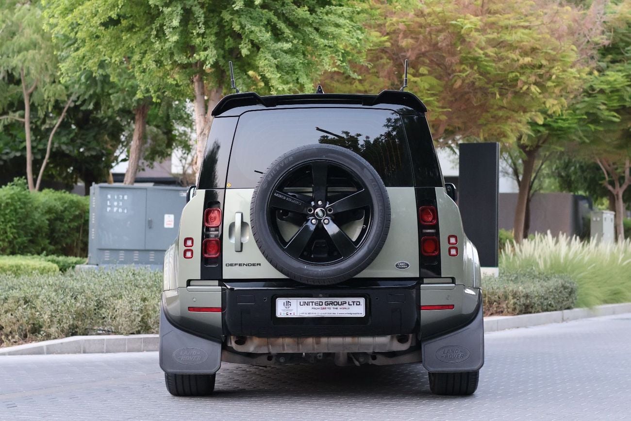 Land Rover Defender  ( Amazing Condition )