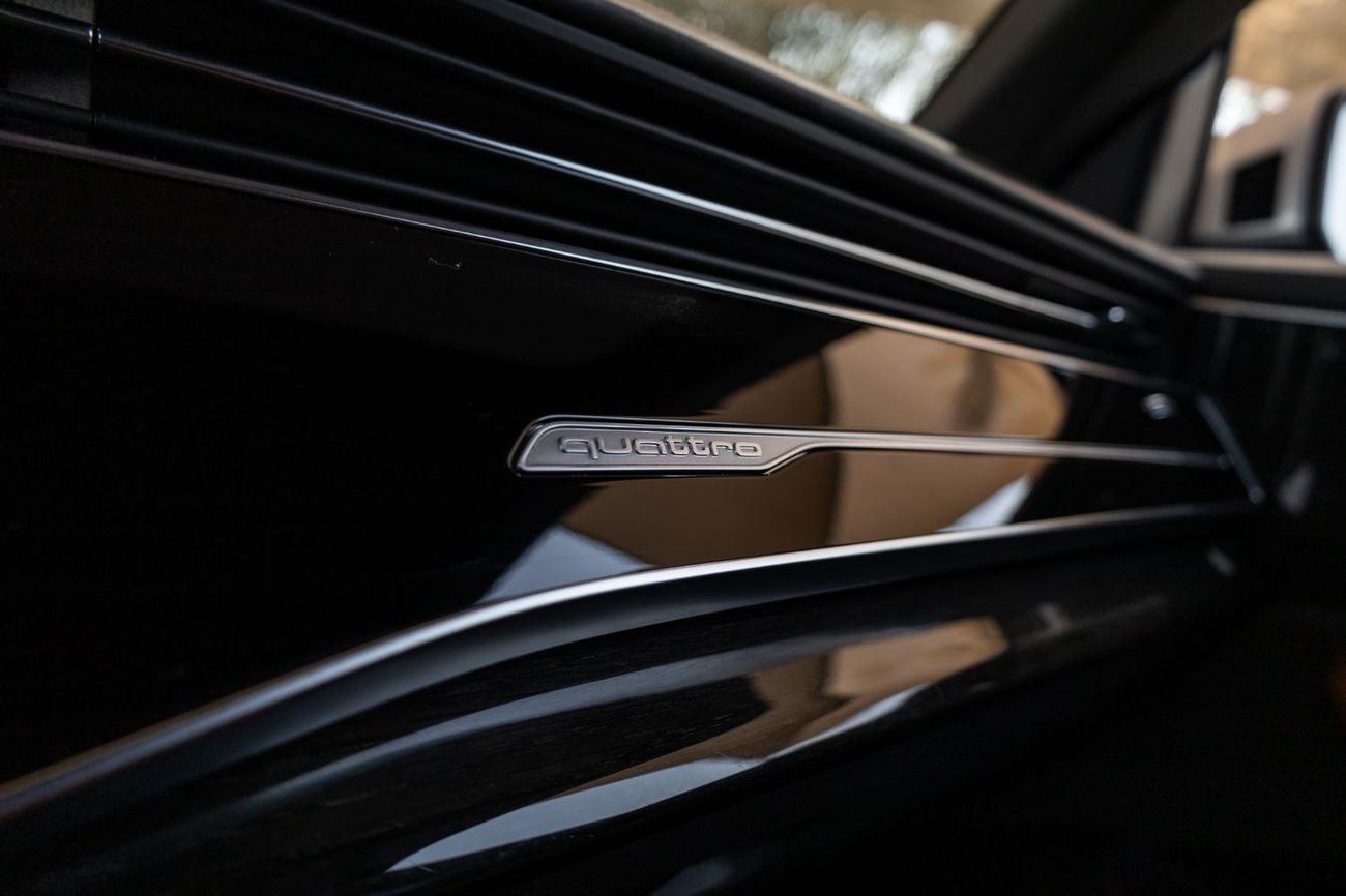 أودي Q8 55 TFSI quattro S-Line 3.0L (340 HP)