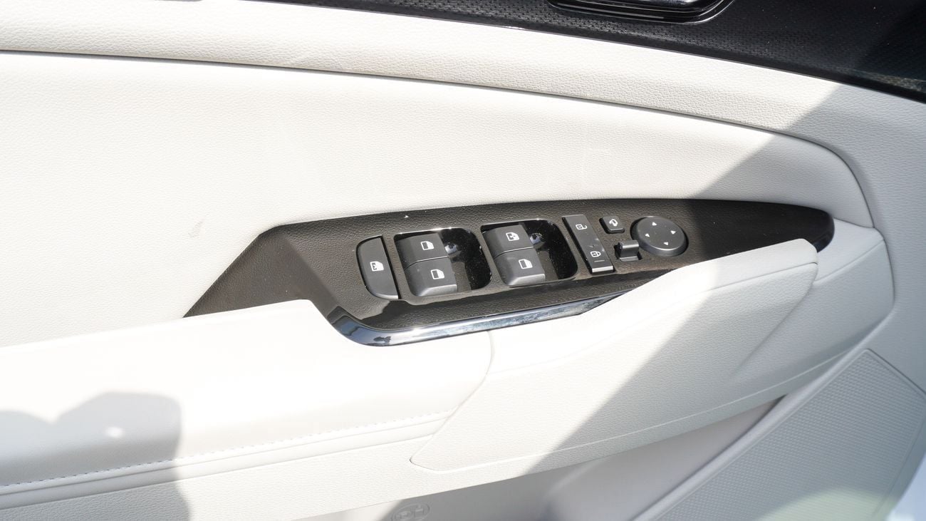 Kia Sportage Brand New Kia Sportage 2025 Export 1.5L 2WD Petrol|White/Gray|N-KIA-SPO-2WD-25|