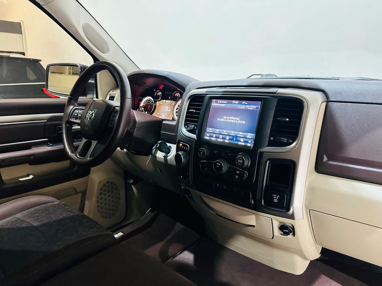 رام 1500 Classic 5.7L Single Cab Utility (2 Seater)