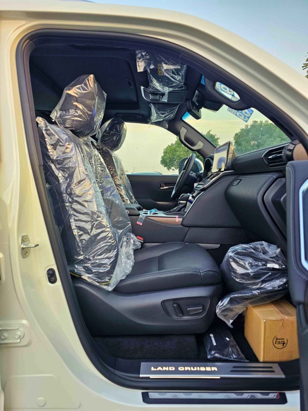 Toyota Land Cruiser VX || 4.0L PETROL V6 | RADAR | BIG DVD | LEATHER WITH MEMORY SEATS (CODE#VX4HA)