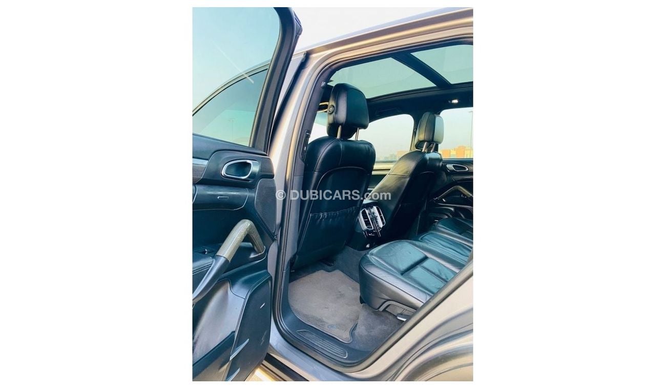 Porsche Cayenne S S Porsche Cayenne S 2012 GCC 8 cylinder perfect condition