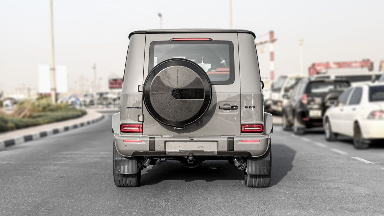 مرسيدس بنز G 63 AMG ستاندارد مرسيدس بنز AMG G 63 موديل 2026، محرك بنزين 4.0 لتر، ناقل حركة أوتوماتيكي (لون ناردو رمادي-أحمر)