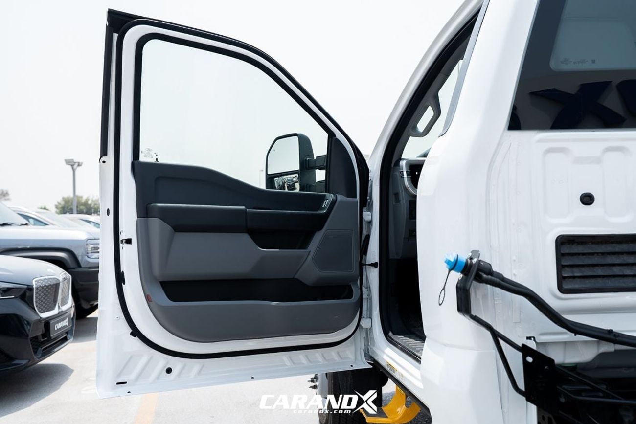 فورد F 550 REG CHAS CAB XL 145'' WB 6.7L V8 Diesel Automatic Transmission 4x4