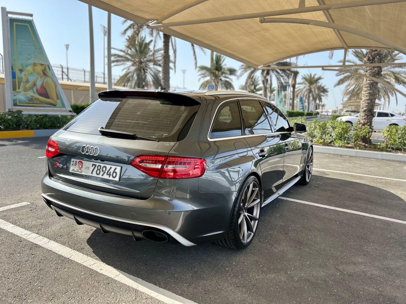 Audi RS4 FSI quattro 4.2L