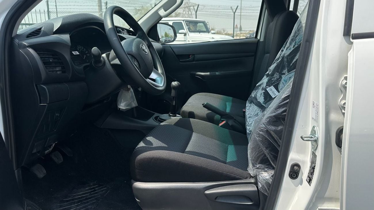 Toyota Hilux 2.4L Diesel 4x4 | Chrome bumper | Manual