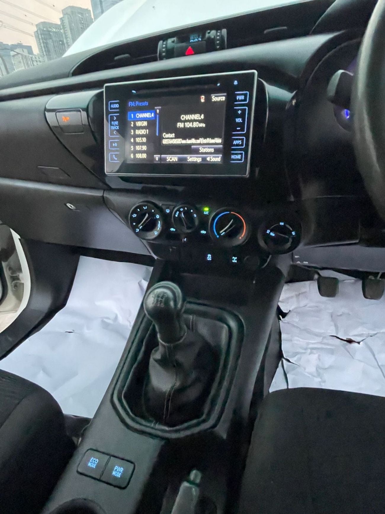 تويوتا هيلوكس DIESEL 2.8 LITER ,RIGHT HAND DRIVE ,MANUAL GEAR ,FOR EXPORT ONLY