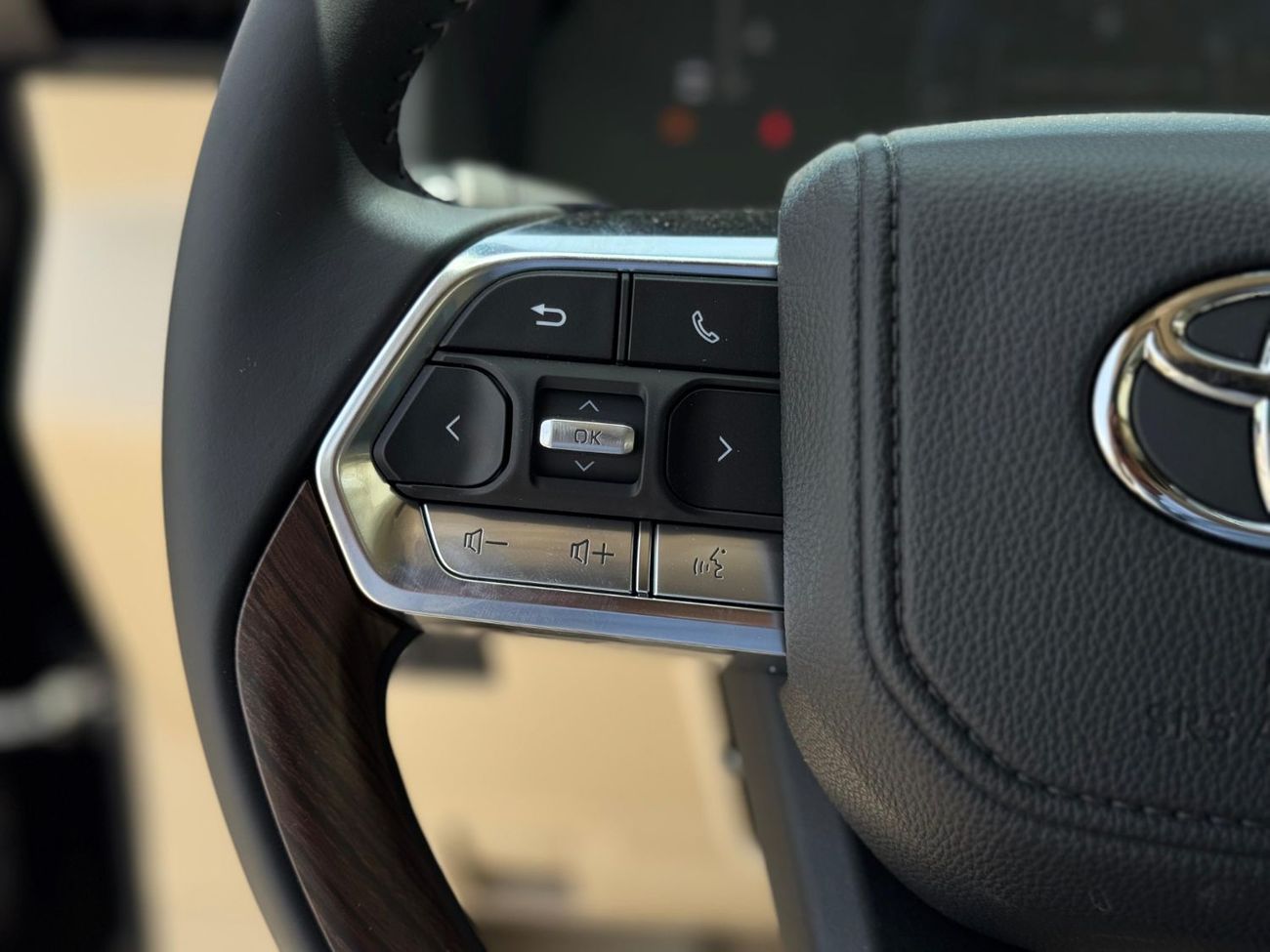 تويوتا لاند كروزر تويوتا لاندكروزر GXR 2025 | V6 توين تيربو | فل أوبشن | زيرو | خليجي