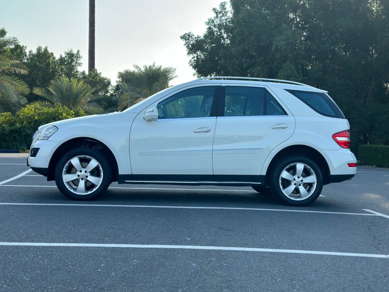 Mercedes-Benz ML 350 MODEL 2009 GCC CAR PERFECT CONDITION INSIDE AND OUTSIDE FULL OPTION SUN ROOF