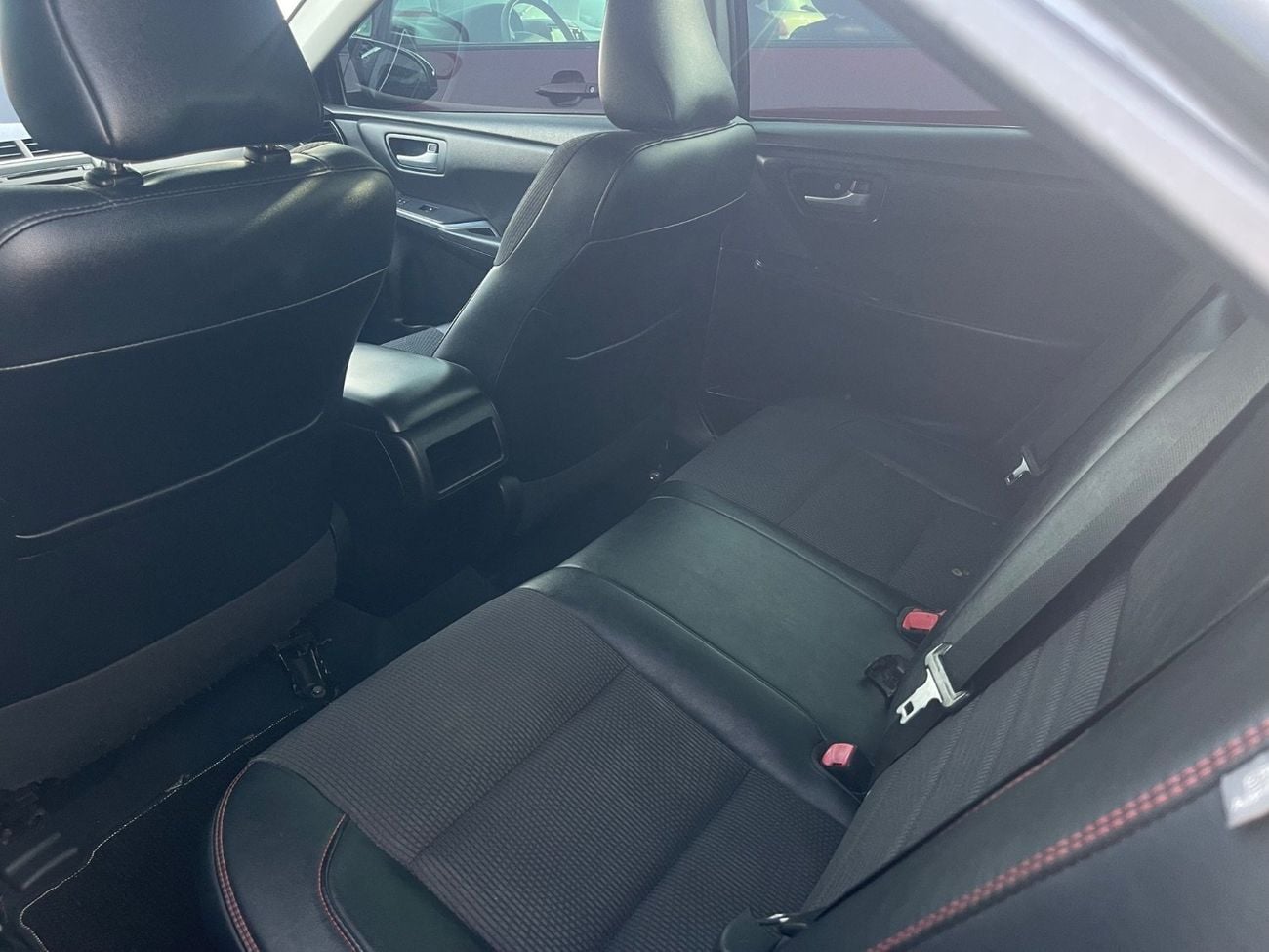 Toyota Camry SE 2.5L (181 HP)