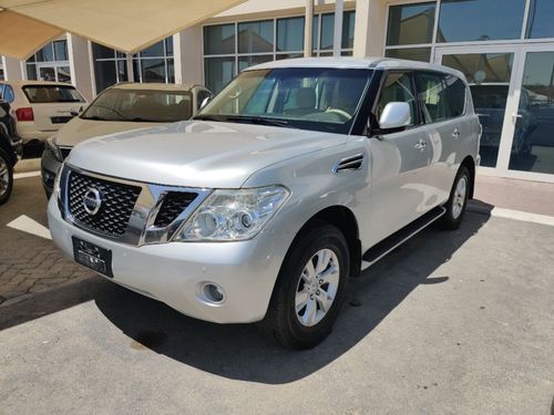 Nissan Patrol 2012 model GCC specs small engine no sunroof