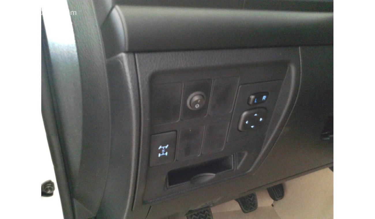 تويوتا لاند كروزر غيار عادي موديل ٢٠١٦