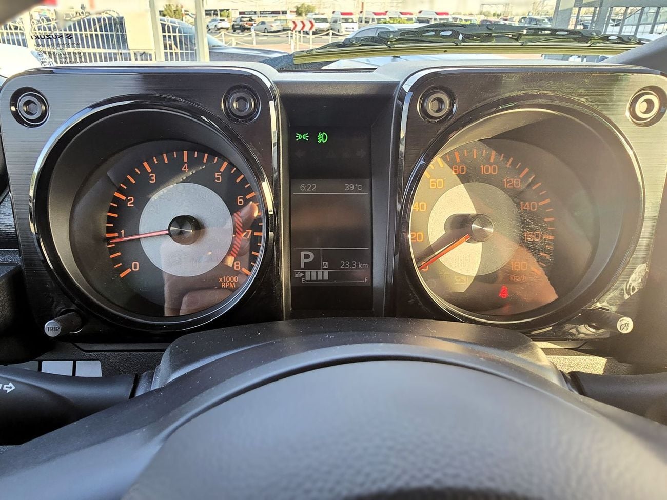 سوزوكي جيمني SUZUKI Jimny GLX 1.5L AT SUV 4WD 5Doors beige color with black roof gcc 2026 model