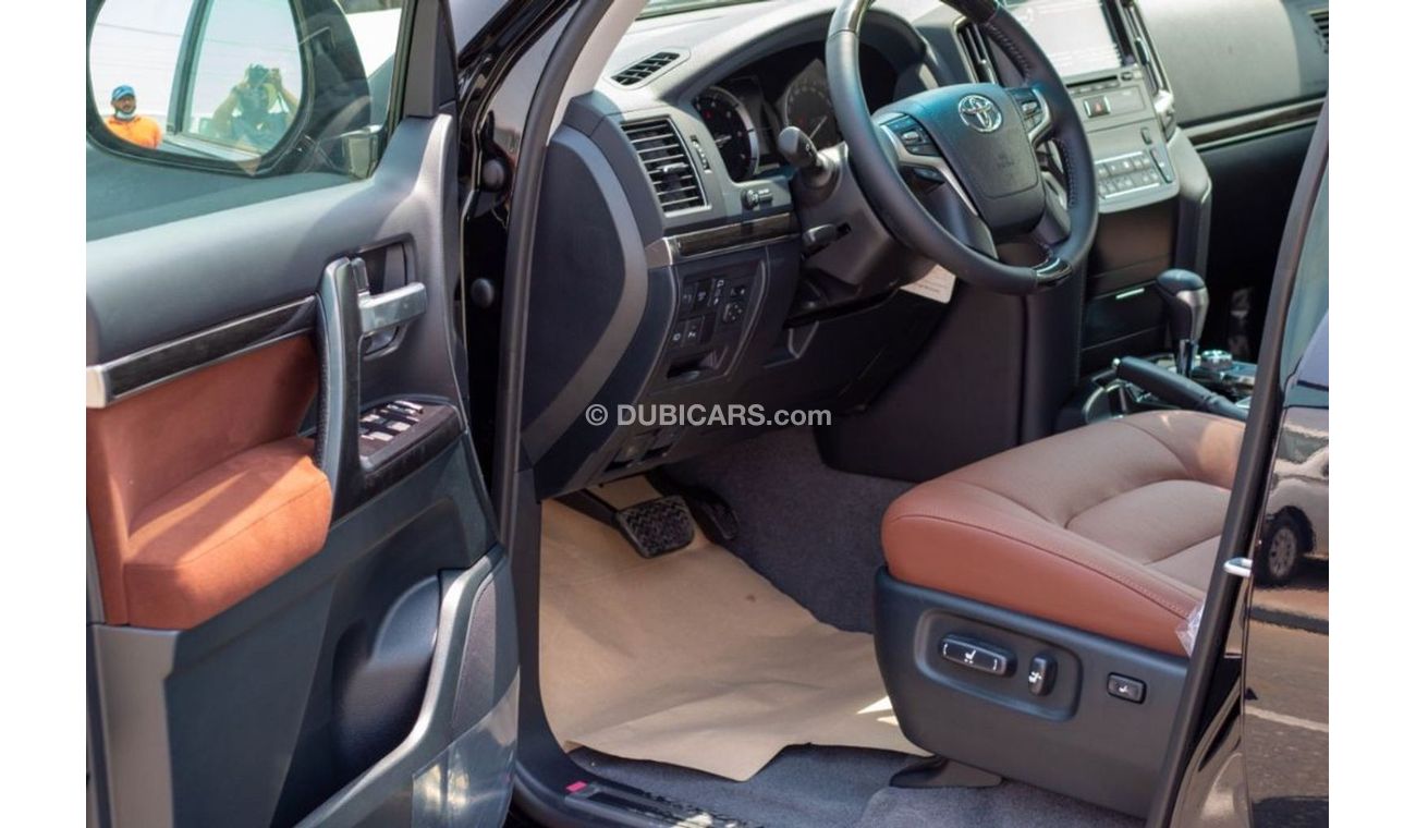 تويوتا لاند كروزر LC200 4.0L GXT GT V6 | Leather Seats + Sunroof + Back Cam